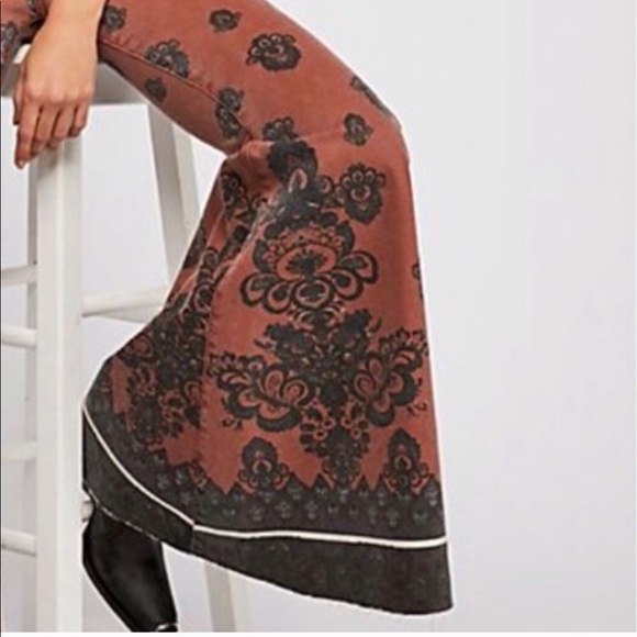 NWT FREE PEOPLE float on flares RARE - Picture 8 of 8